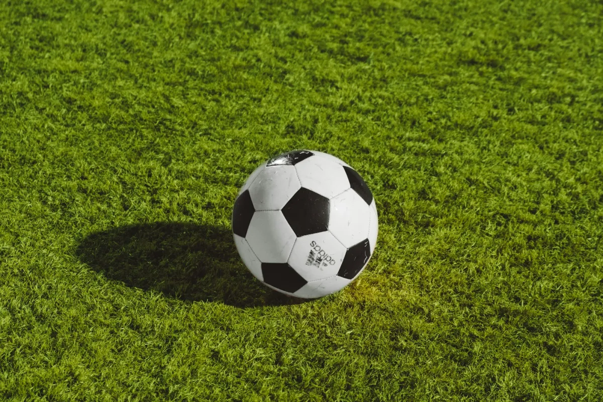 Leverkusene viesos ar 4:3 uzvar Mainz septiņu vārtu dramatiskā mačā