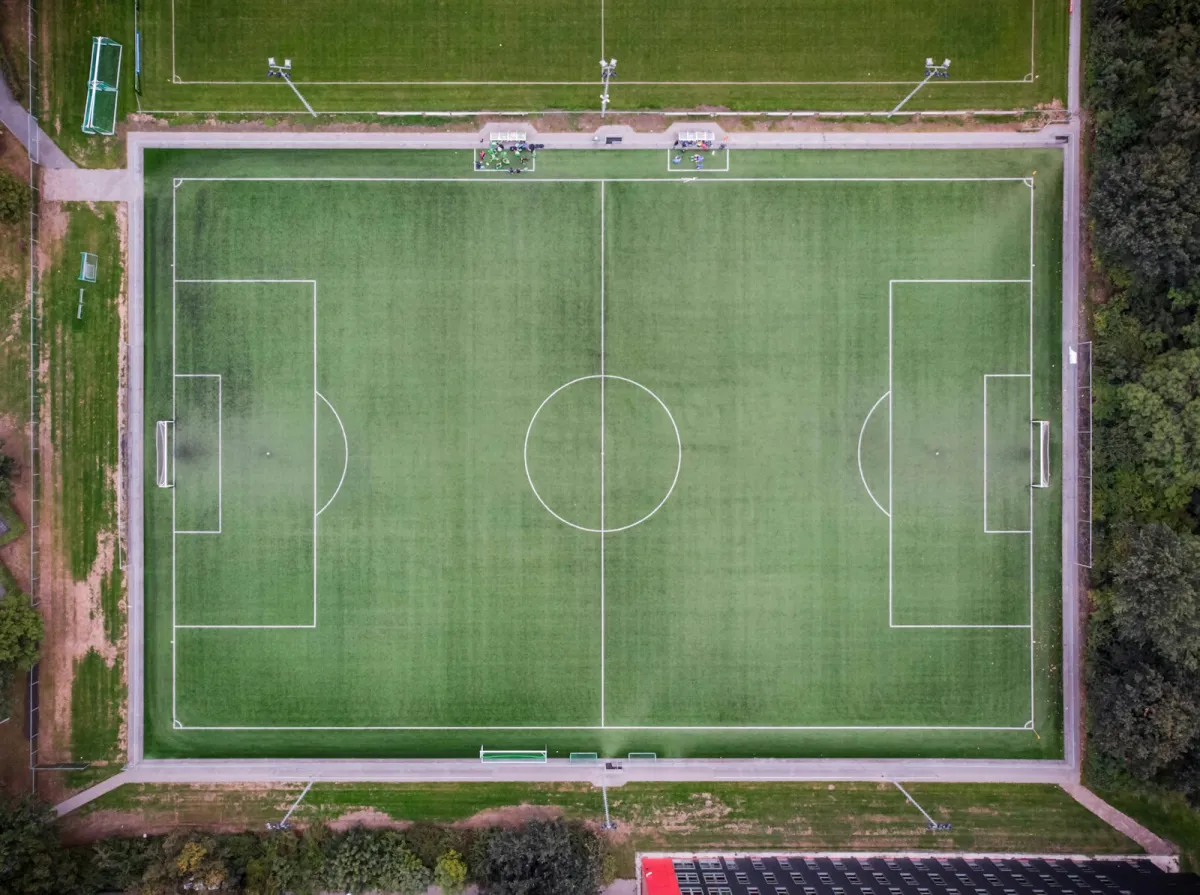 Stuttgart viesos ar 2:0 pieveic Paderbornu; Chabot un Führich nodrošina uzvaru
