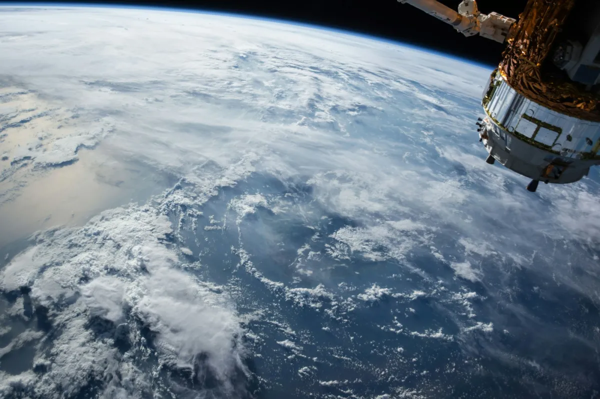 Vācijas kosmosa komandieris: Krievijas satelītu manevri var apdraudēt arī Starlink