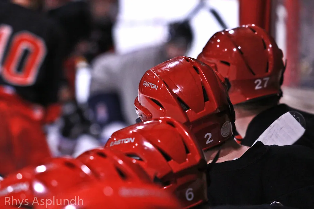 Hagelam hat-trick; Lightning Elmontā ar 5:3 pieveic Islanders; sastāvā arī Ģirgensons