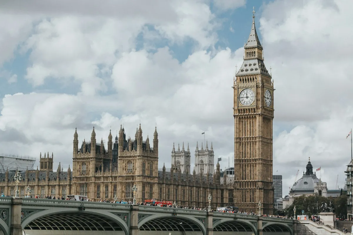 Londonā tūkstoši protestē par Palestīnu; Metropolitēna policija aiztur 20 cilvēkus