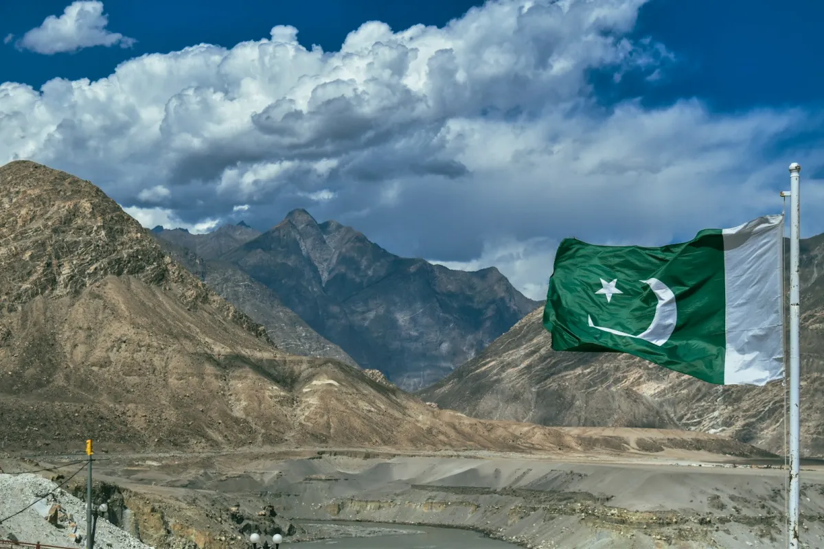 Pakistānā izsludina ārkārtas stāvokli un gubernatora pārvaldību PTI vadītajā Haiberalpaktuņas provincē