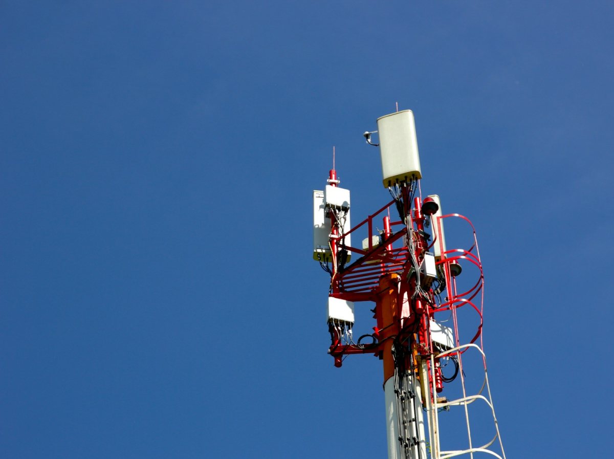 ASV sakaru regulators rosina jaunu frekvenču izsoli satelītu sakariem ar viedtālruņiem un 800 MHz joslu droniem