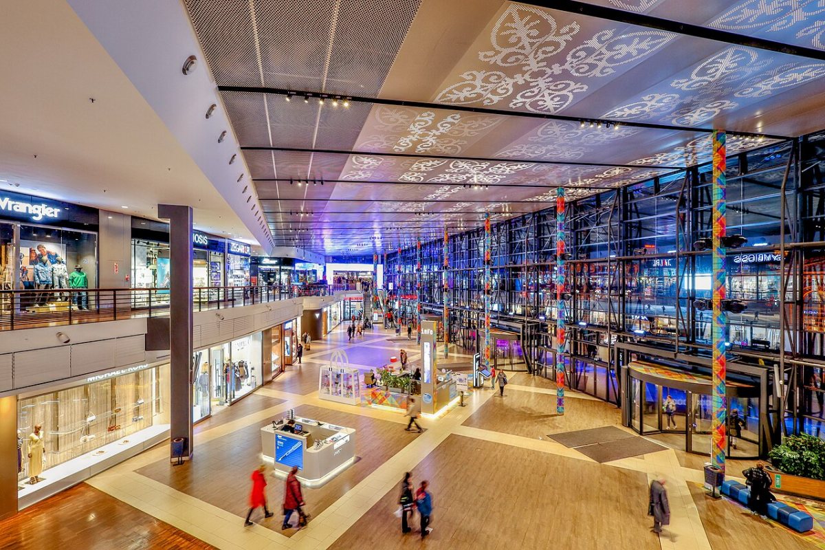 FBI Minesotā aiztur 18 gadus vecu jaunieti, kuru apsūdz masu apšaudes plānošanā tirdzniecības centrā „Mall of America”