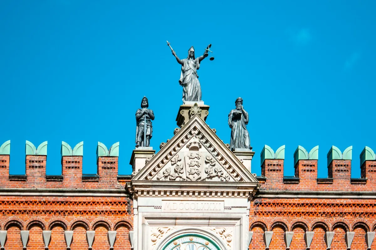 Senāts atceļ apelācijas spriedumu Jeļenas Kreiles lietā par Krievijas simboliku logos un nodod to jaunai izskatīšanai