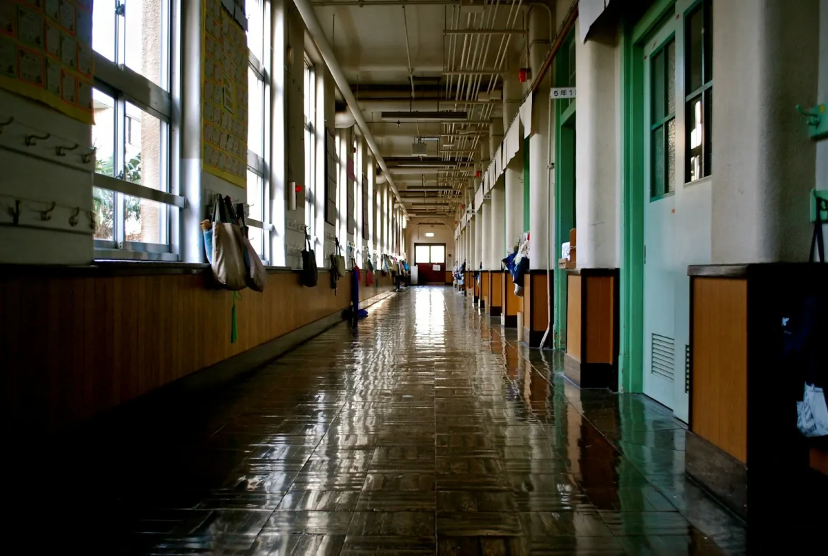 Polijā bijušais skolēns ar nazi nogalina skolas apkopēju, tas ir otrais uzbrukums skolai divu dienu laikā
