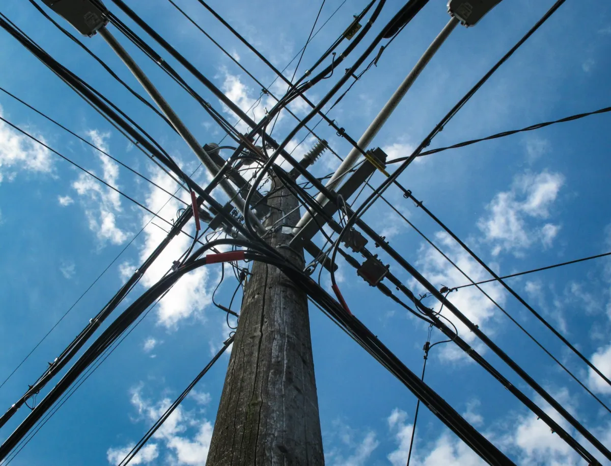 "Sadales tīkls" par augusta vētras ilgstošajiem elektrības pārrāvumiem klientiem kompensējis ap 350 000 eiro