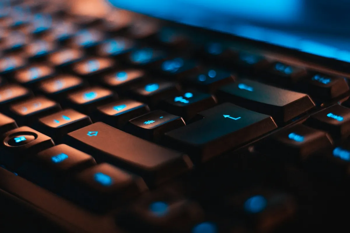 OpenAI: Krievijas ietekmes operācija ar ChatGPT palīdzību maldināja skolas Latīņamerikā un kurināja Ukrainas un Polijas spriedzi
