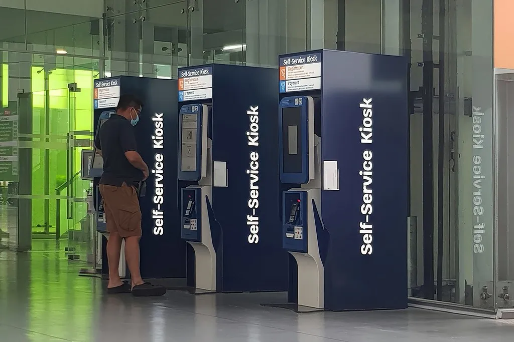 Stradiņa slimnīcā seši pašapkalpošanās stendi ļauj pašiem reģistrēties un norēķināties