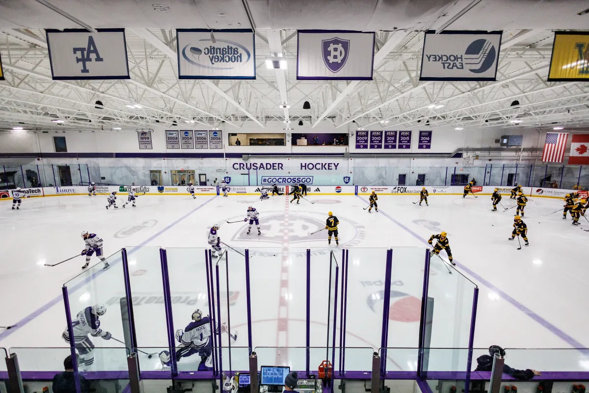 Stankovens ar pirmo NHL hat-trick atkārto Ozoliņa vēsturisko sasniegumu «Hurricanes» rindās