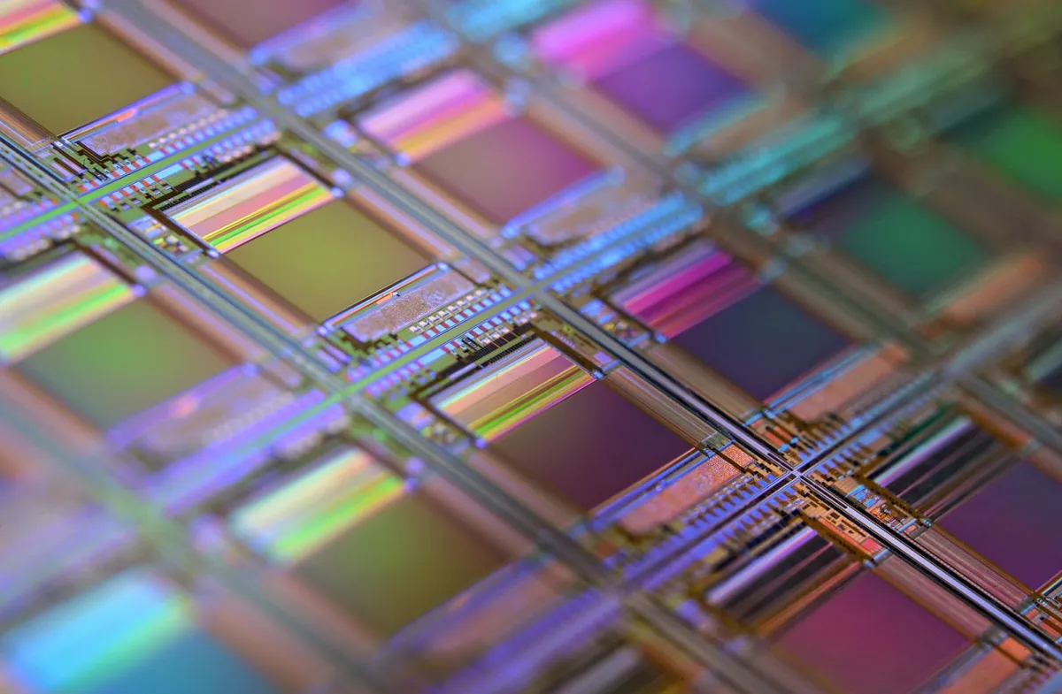 GlobalFoundries un TSMC vienojas par 2 miljardu dolāru silīcija interposeru ražošanu ASV