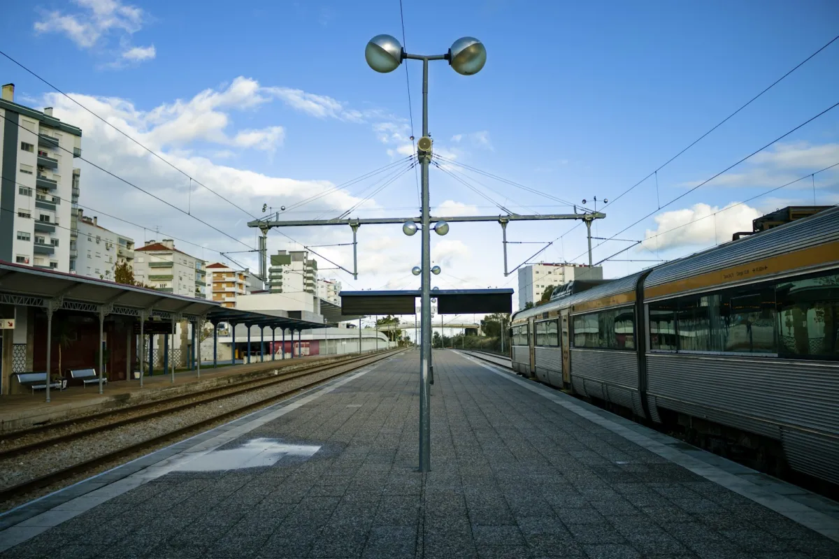 Remontdarbu dēļ oktobrī mainīsies vilcienu un autobusu grafiki Aizkraukles virzienā