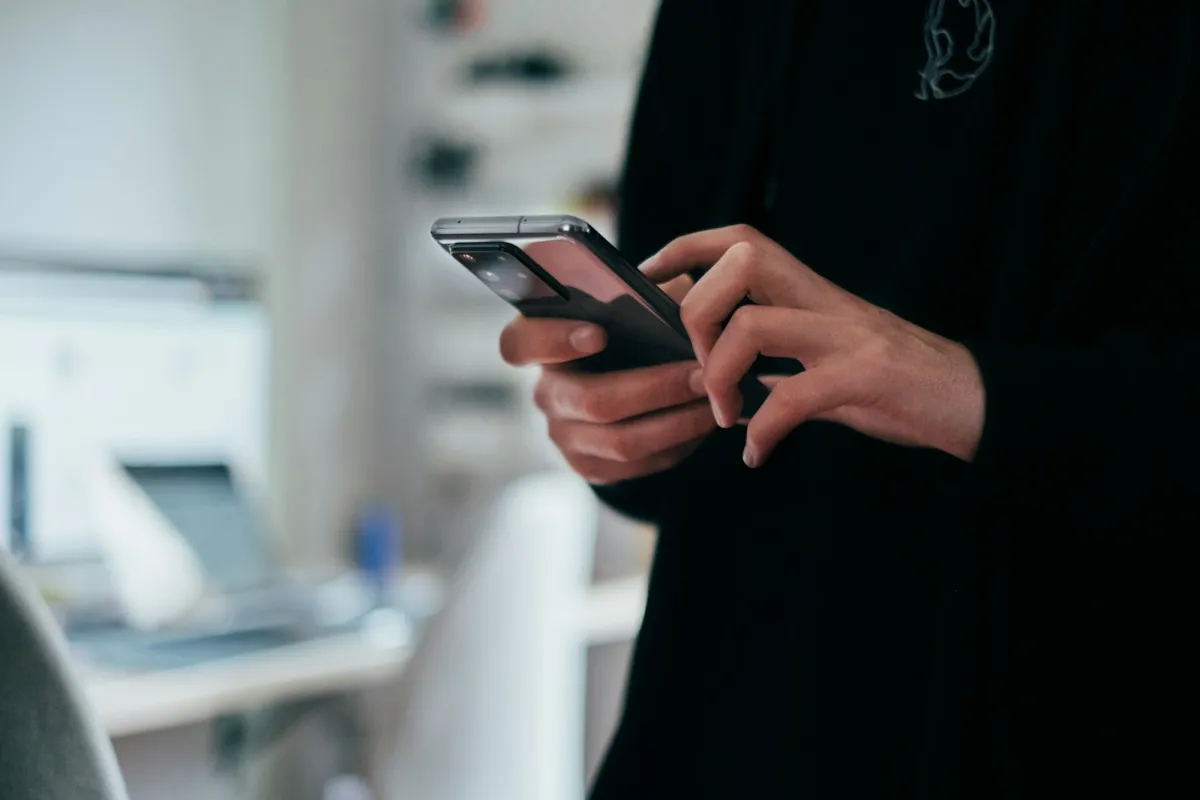 Common Sense Media: ChatGPT for Teens ir «nepieņemams risks»; OpenAI apstrīd metodiku
