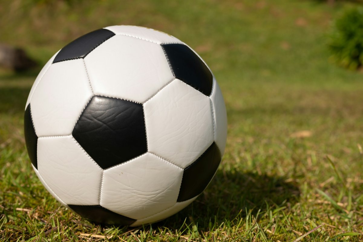Bijušais Šveices izlases aizsargs Ramons Vega paziņo, ka kandidēs pret Infantīno FIFA prezidenta vēlēšanās