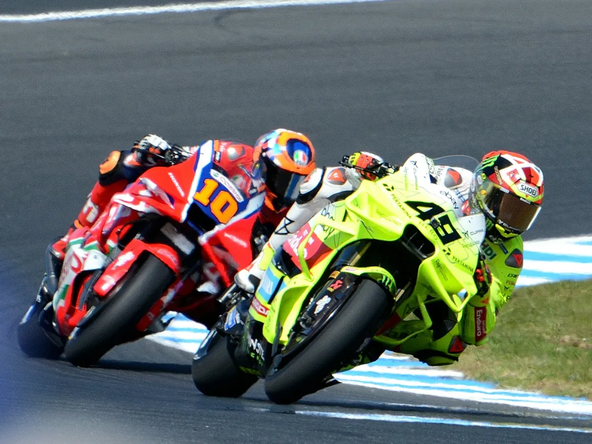 Markess Mandalikā uzvar Indonēzijas GP sprintā un pārņem MotoGP čempionāta vadību