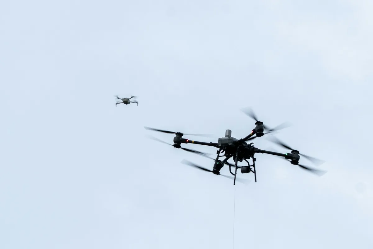 Ropažu novadā policija ar termokameras dronu atrod avārijā cietušu nepilngadīgo vadītāju