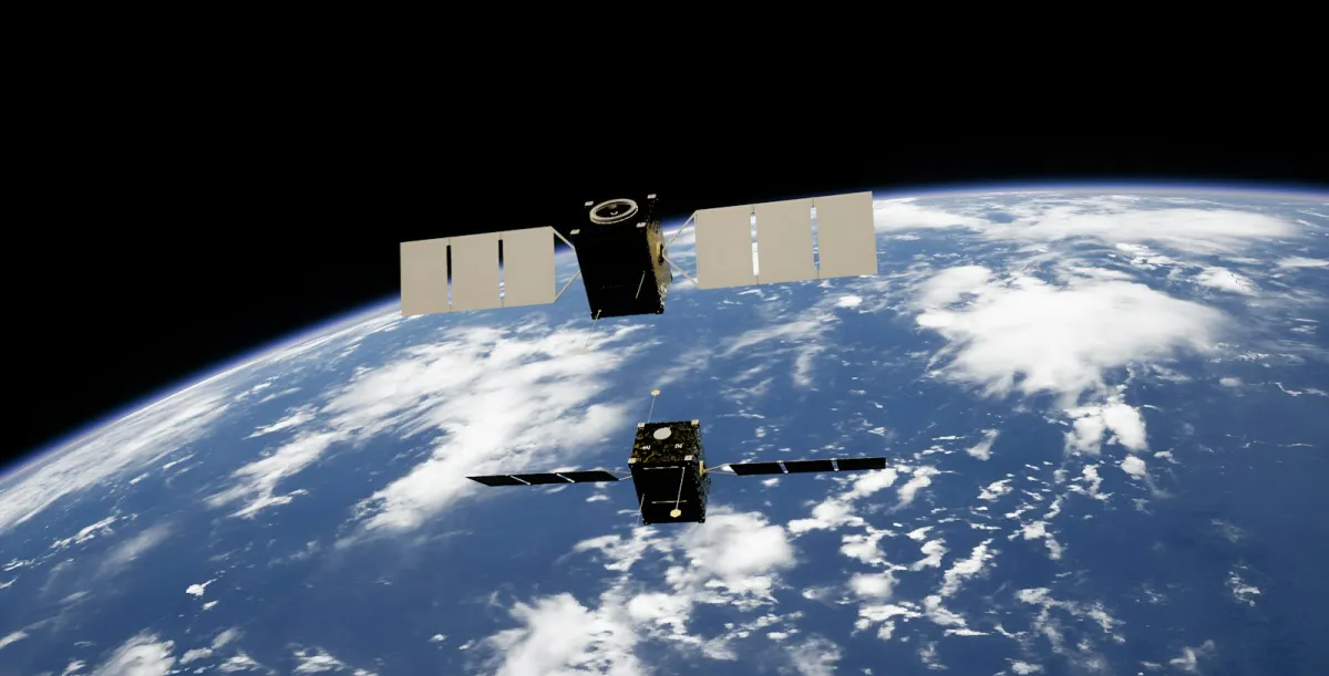 Google Project Suncatcher prototipa satelīts orbītā testē MI mikroshēmas kosmosā