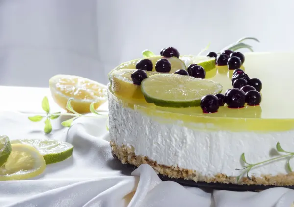 Cepta biezpiena kūka ar citronu
